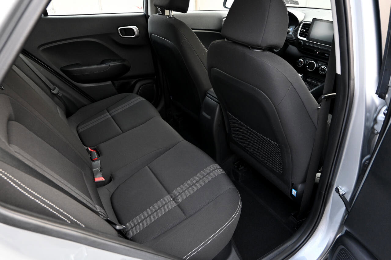 Used 2022 Hyundai Venue SEL image 35