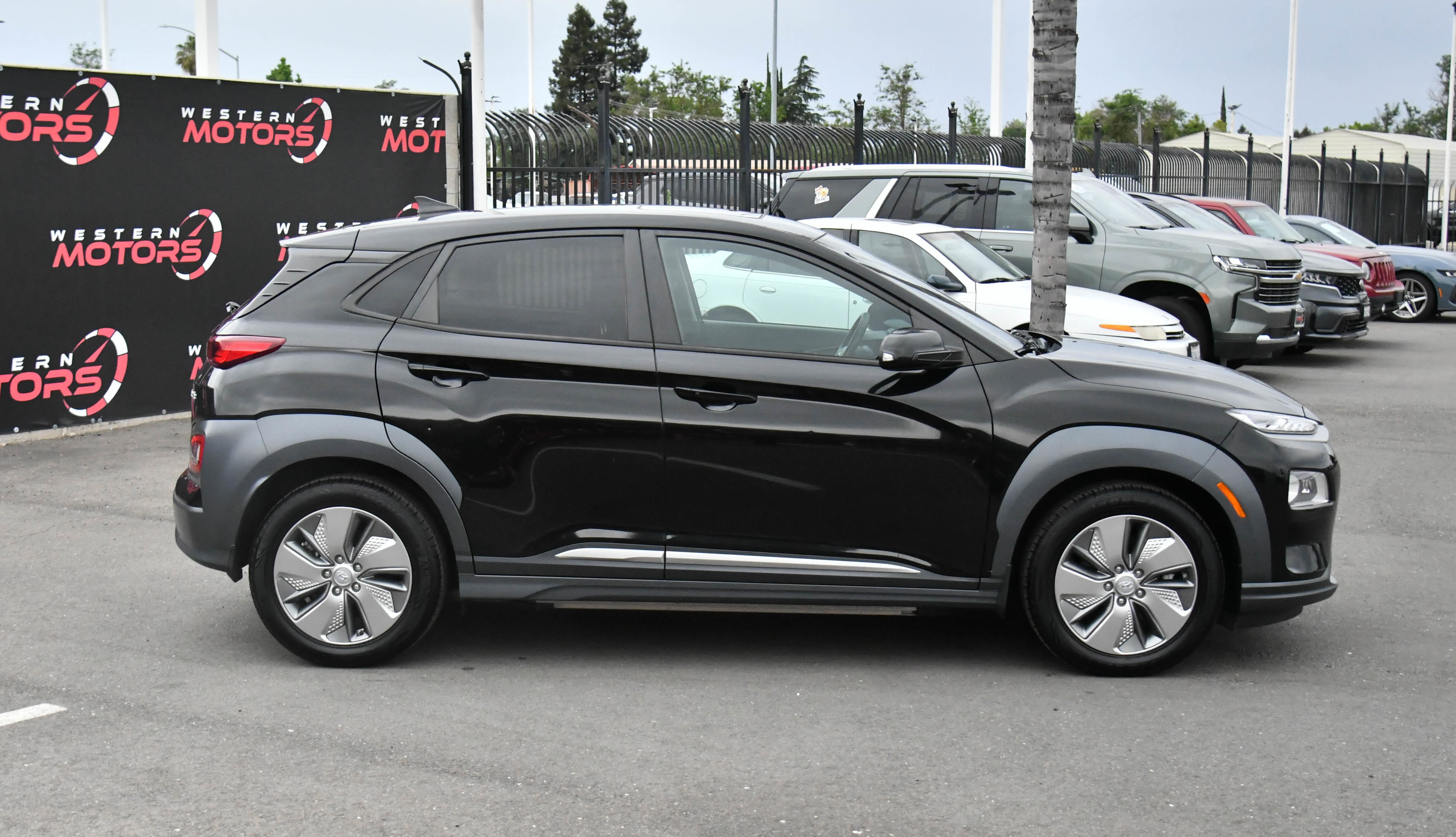 Used 2021 Hyundai Kona Limited FWD image 9