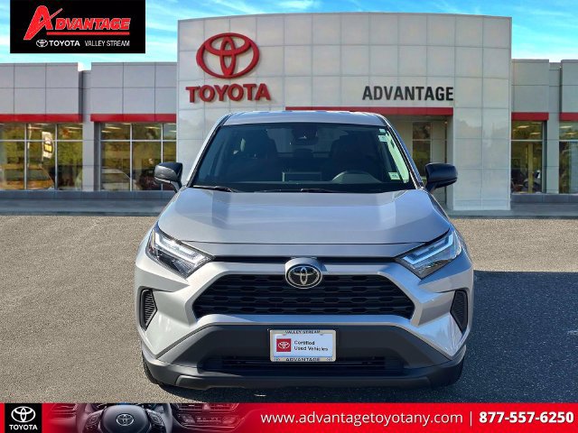 Used 2024 Toyota RAV4 LE AWD/4WD image 2