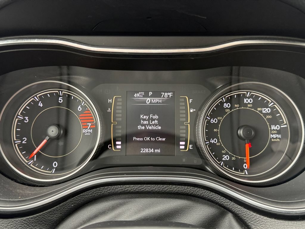 Used 2020 Jeep Cherokee Latitude Plus w/ Cold Weather Group AWD/4WD image 13