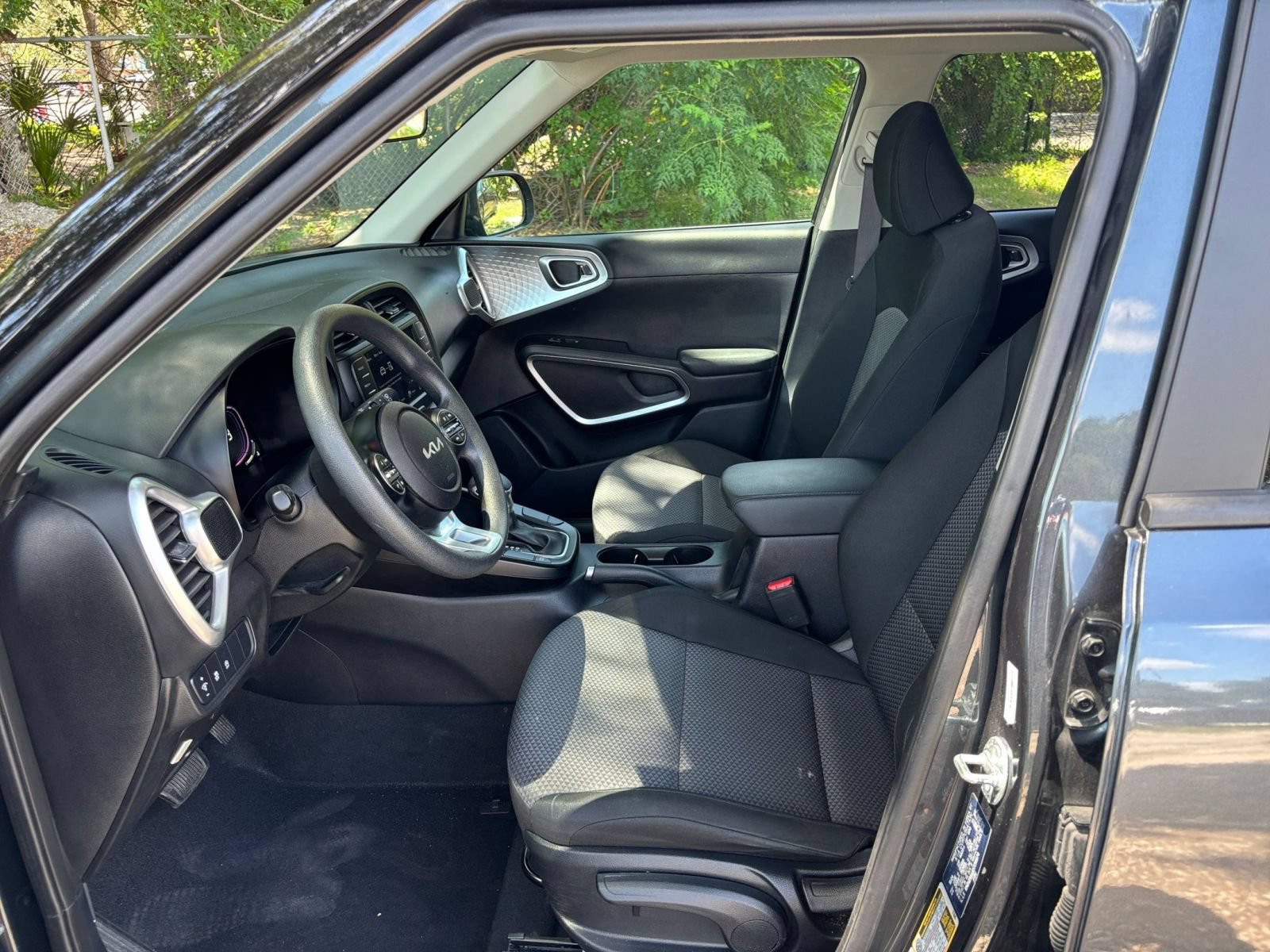 Used 2025 Kia Soul LX w/ LX Technology Package FWD image 24