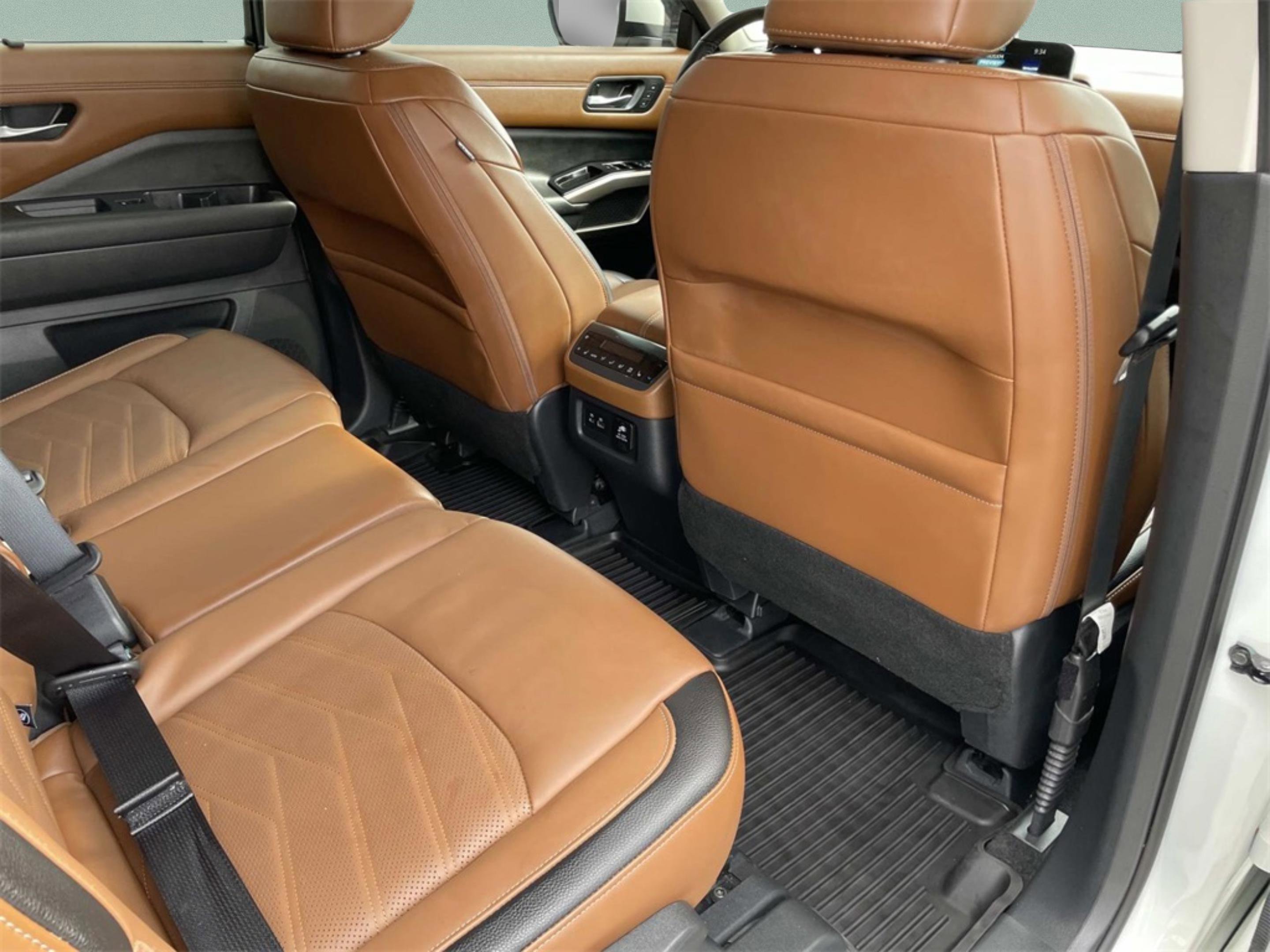 Used 2024 Nissan Pathfinder Platinum w/ Cargo Package image 19