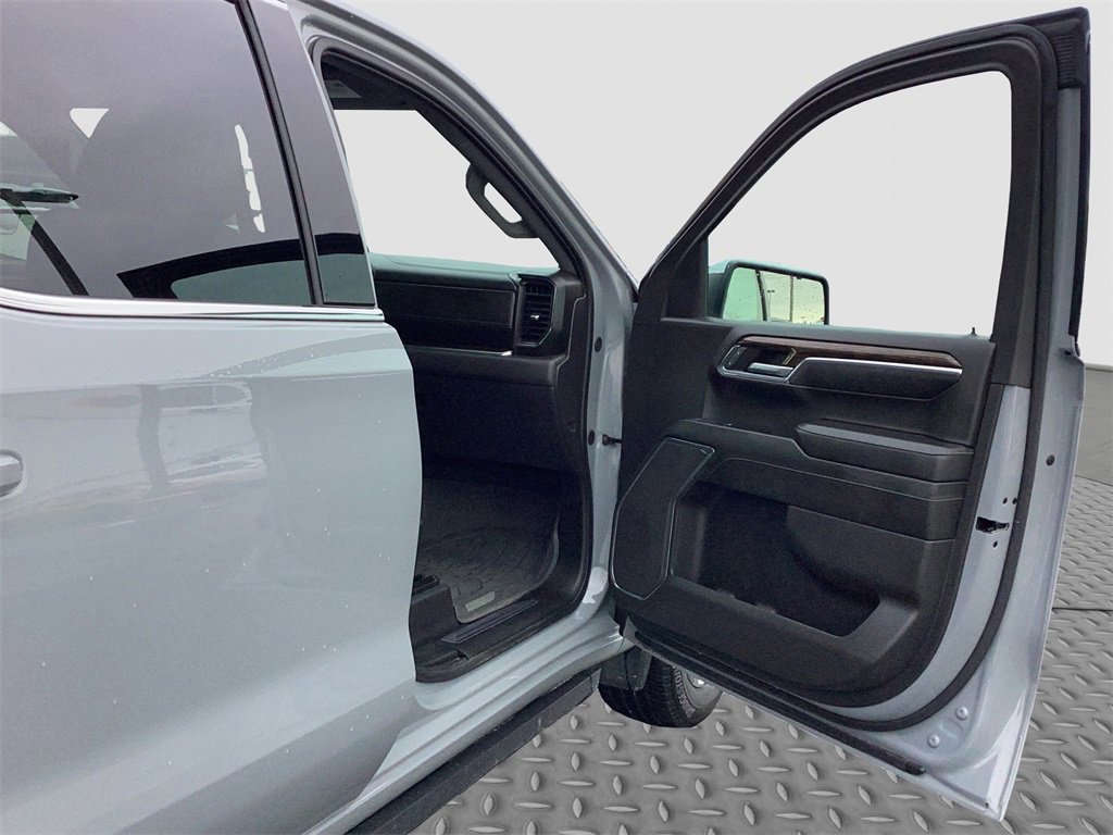 Used 2024 GMC Sierra 1500 SLE w/ Preferred Package image 17