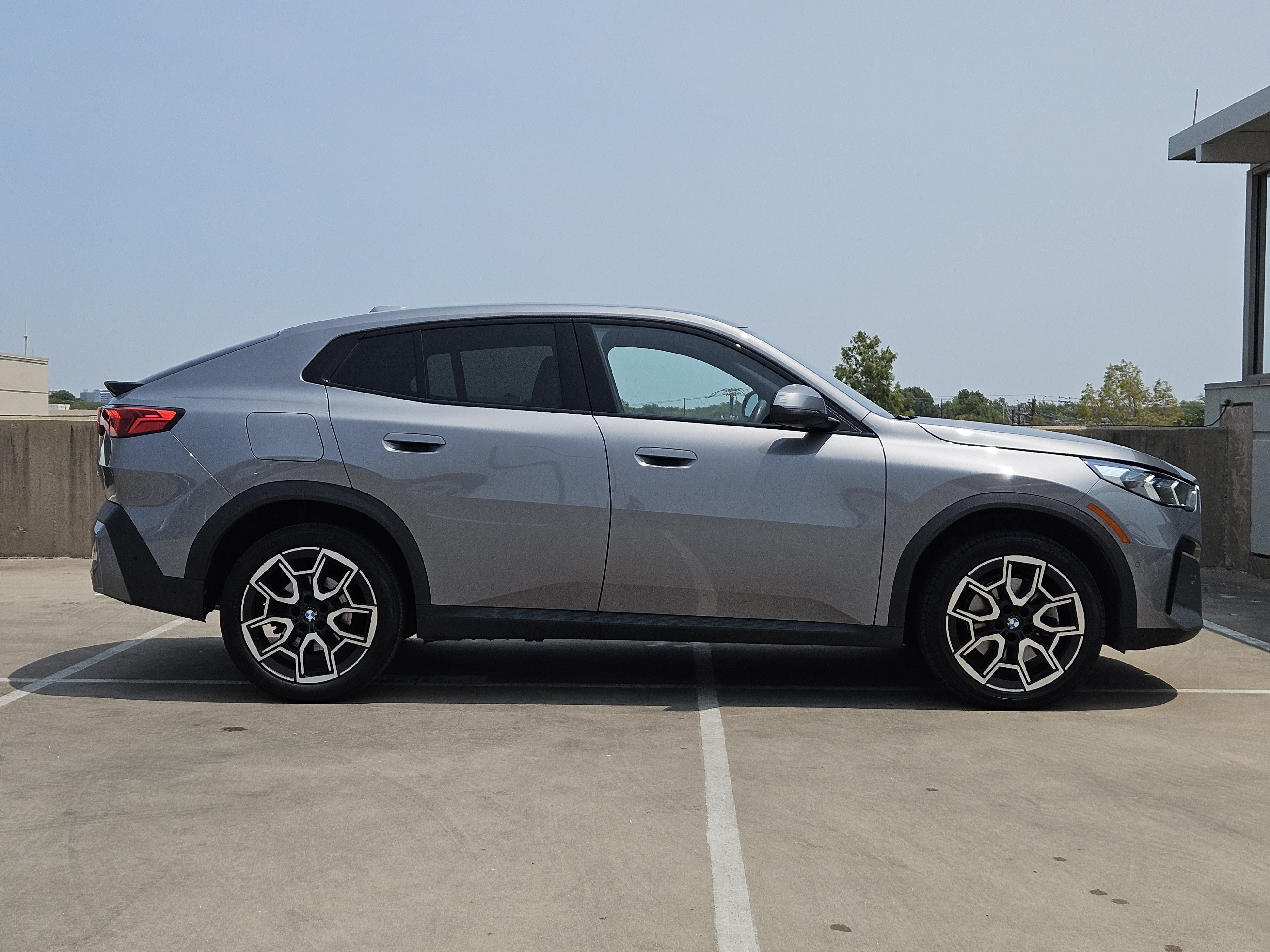 Used 2025 BMW X2 xDrive28i AWD/4WD image 9