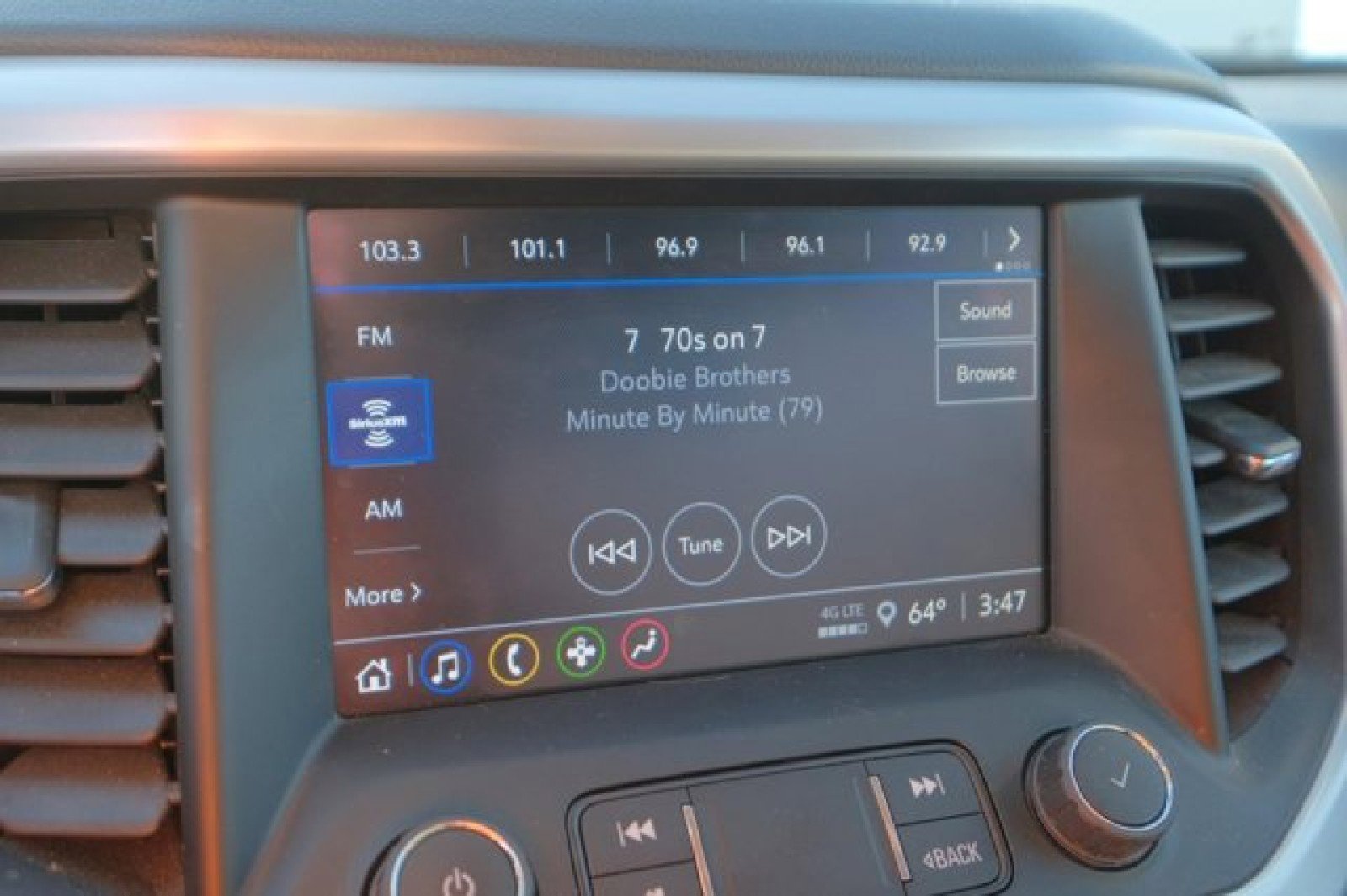 Used 2022 GMC Acadia SLE w/ Driver Convenience Package image 23