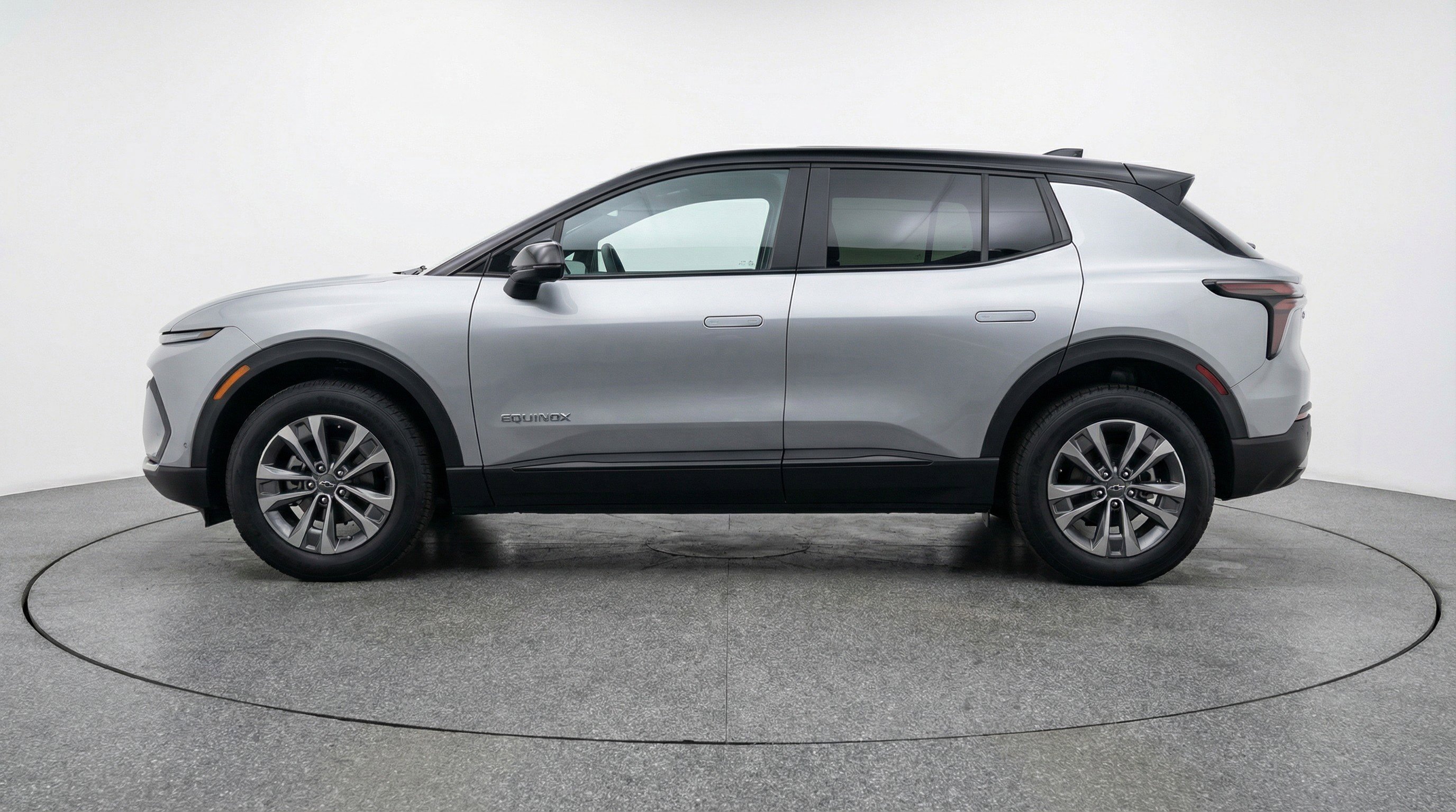 Used 2025 Chevrolet Equinox LT FWD image 5
