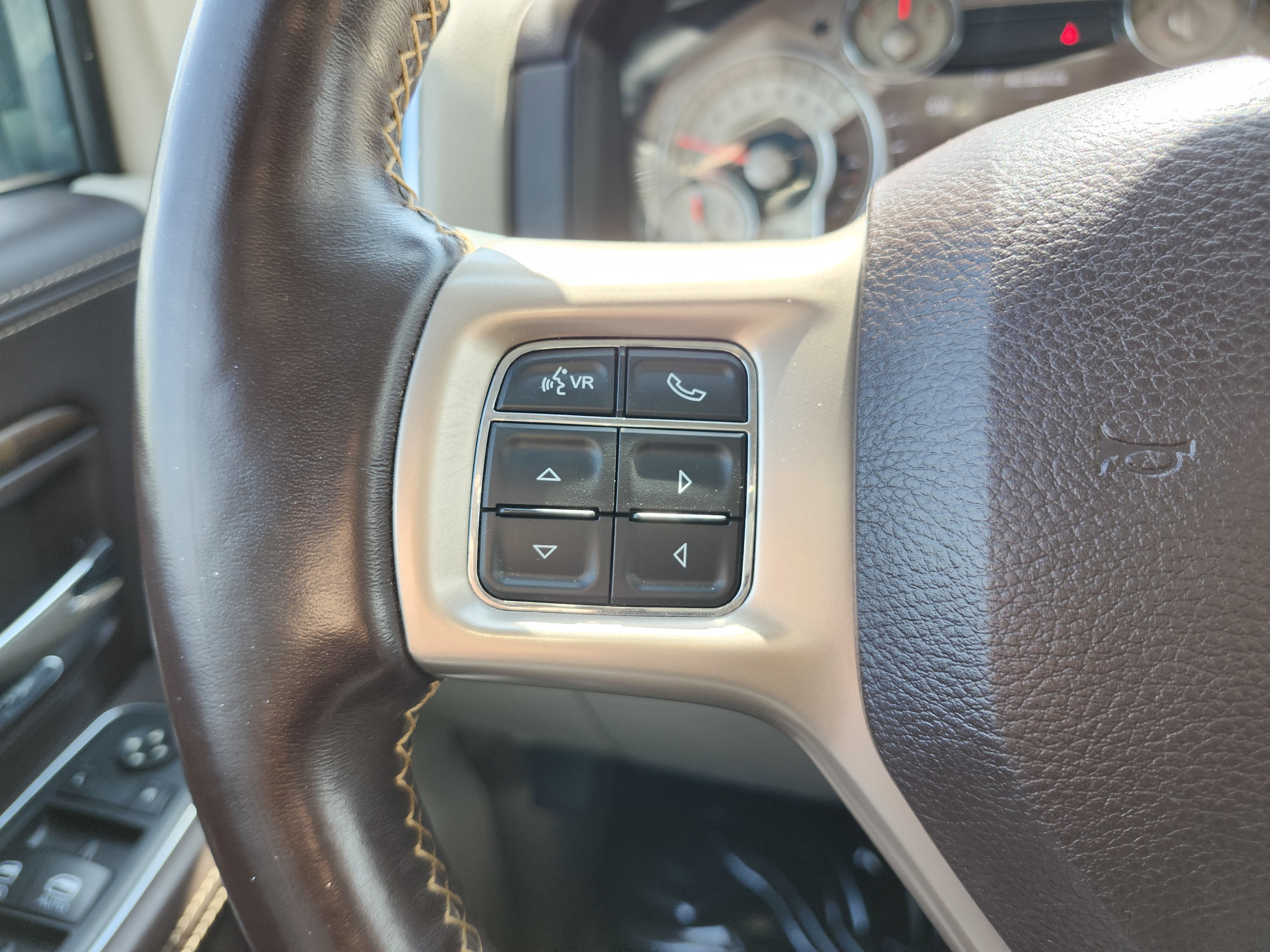 Used 2016 RAM 1500 Laramie Longhorn w/ Convenience Group AWD/4WD image 40