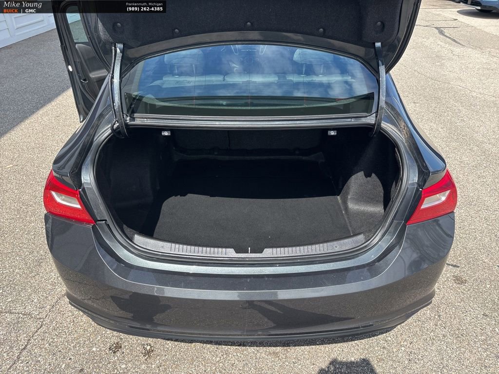 Used 2018 Chevrolet Malibu LS w/ LPO, Convenience Package 1 FWD image 10