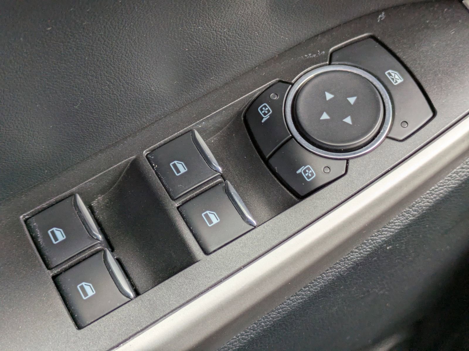 Certified 2023 Ford Explorer XLT image 27