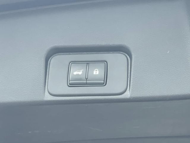Used 2025 Nissan Rogue SV AWD/4WD image 9