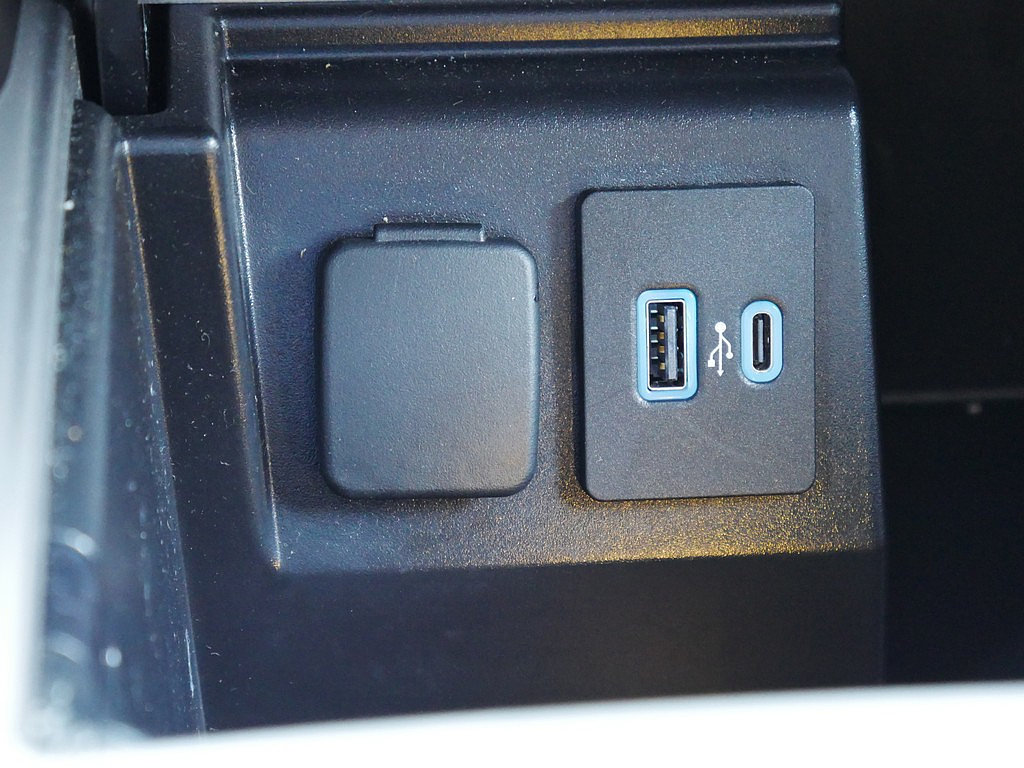 Used 2023 Ford Explorer XLT w/ Equipment Group 202A AWD/4WD image 43