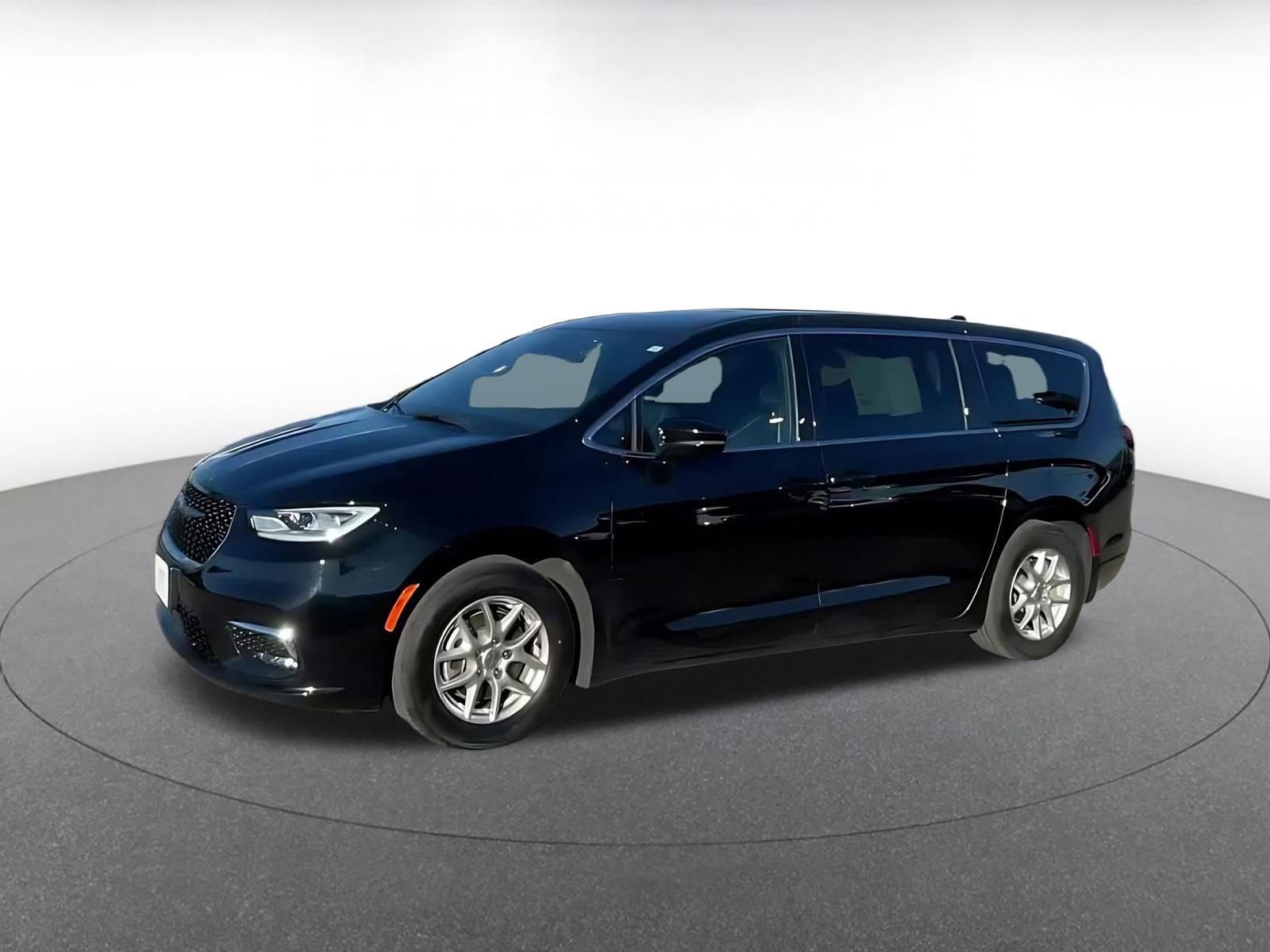 Used 2025 Chrysler Pacifica Select image 8