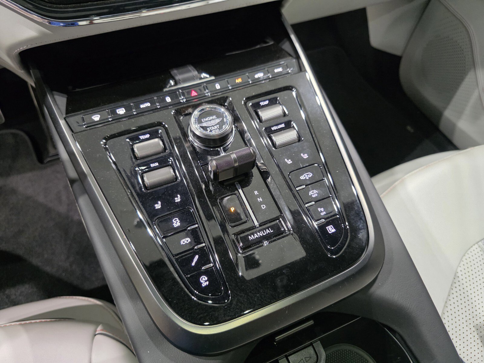 New 2025 Aston Martin DBX 707 image 15