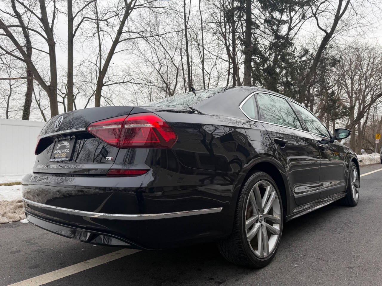 Used 2017 Volkswagen Passat 1.8T R-Line FWD image 6