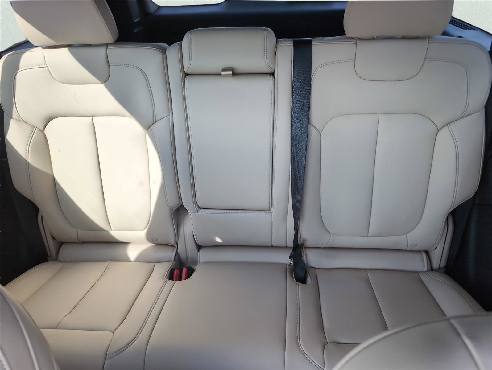 New 2025 Jeep Grand Cherokee Limited w/ Trailer Tow Package image 30