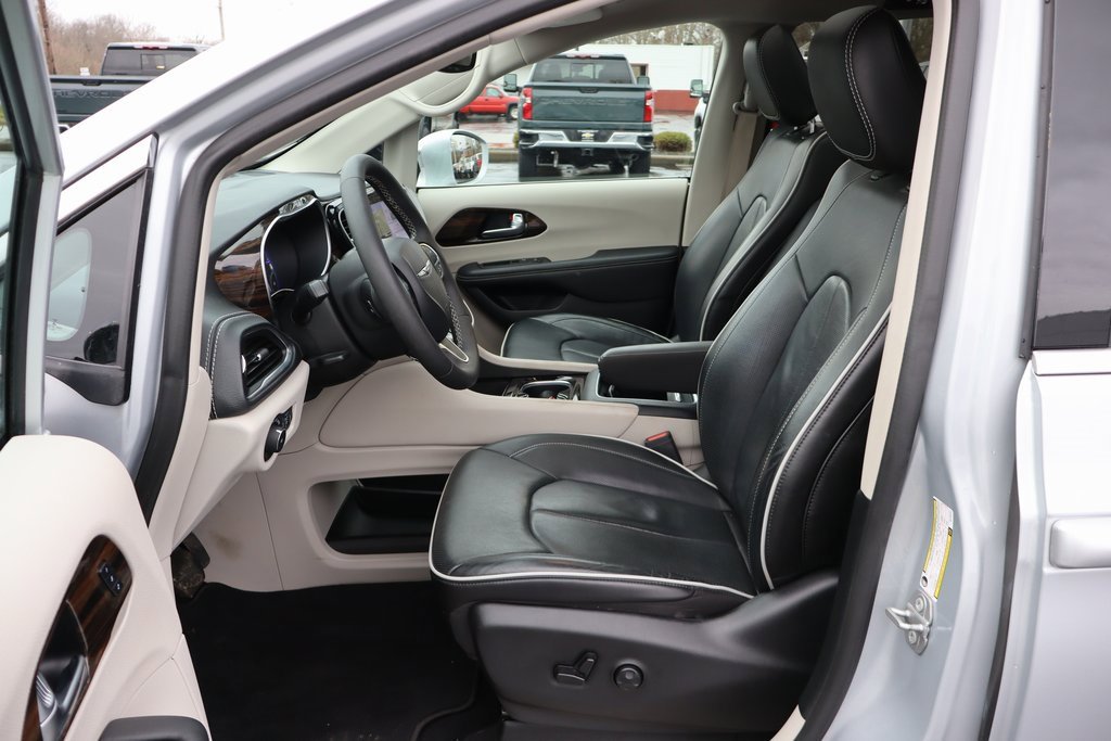 Used 2022 Chrysler Pacifica Limited image 4