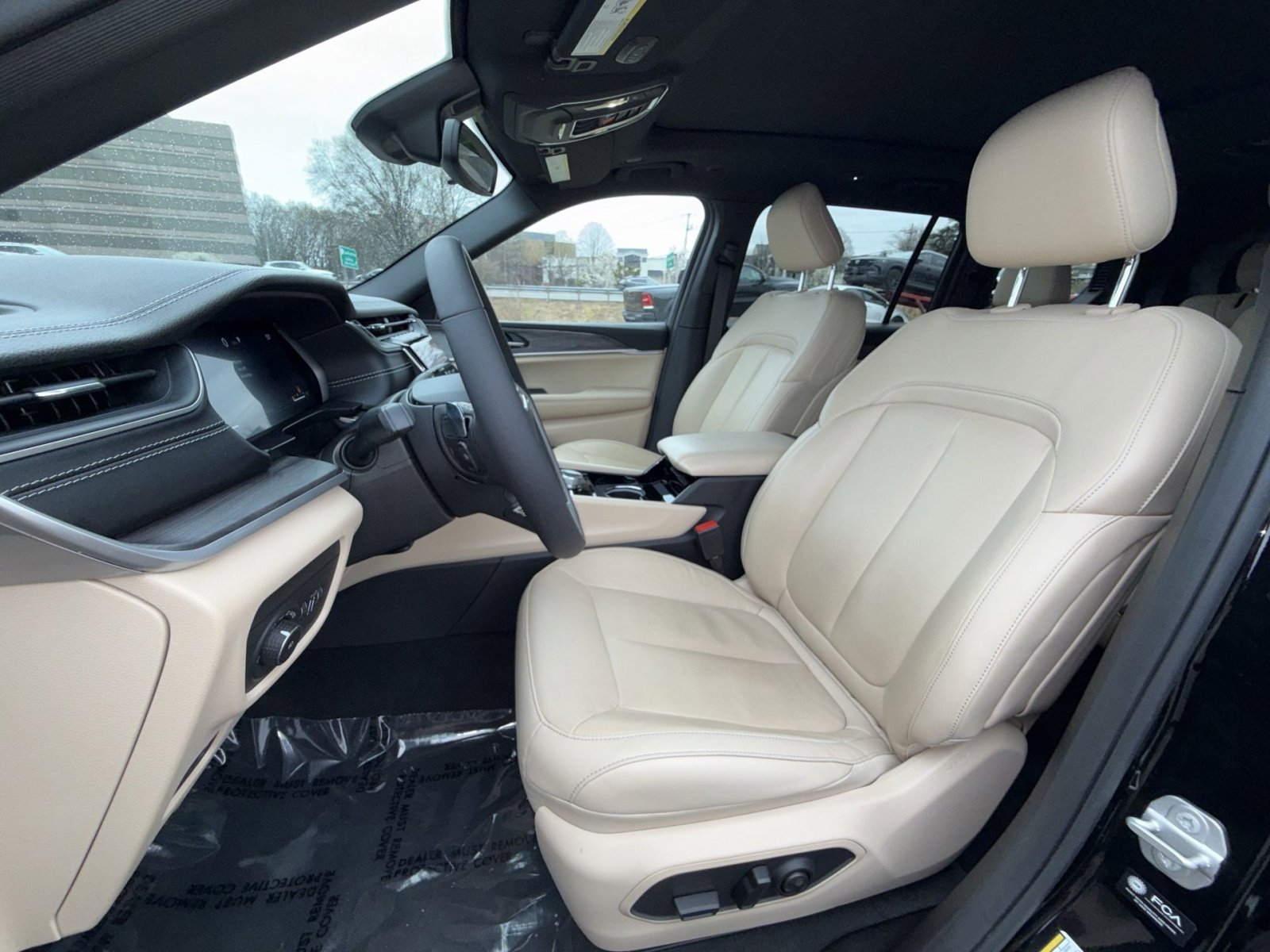 Used 2023 Jeep Grand Cherokee L Limited image 13