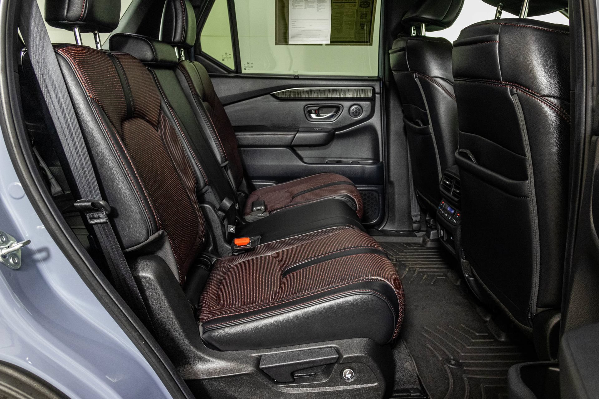 Used 2025 Honda Pilot Black Edition image 48