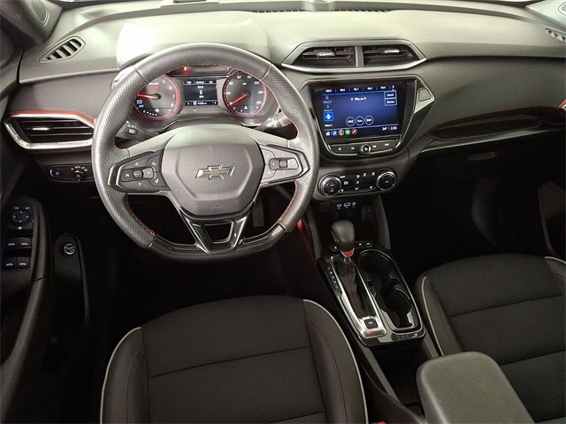 Used 2023 Chevrolet TrailBlazer RS w/ Sun and Liftgate Package image 2