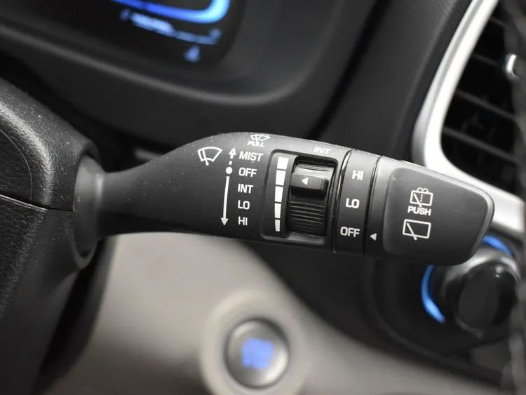 Used 2025 Hyundai Venue SEL image 27