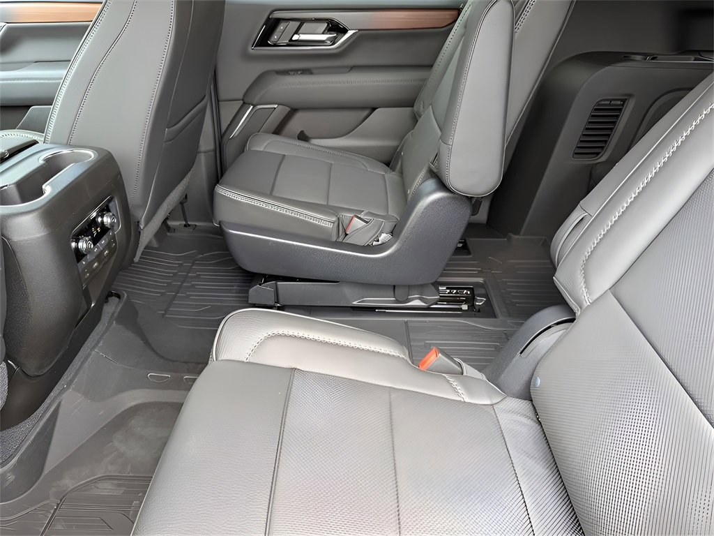 New 2025 GMC Yukon XL Denali w/ Denali Reserve Package image 24