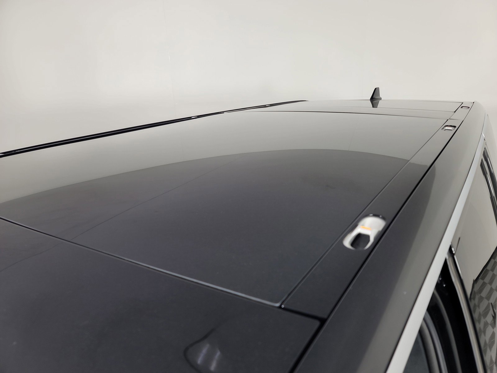 Used 2024 Rivian R1S Adventure image 13