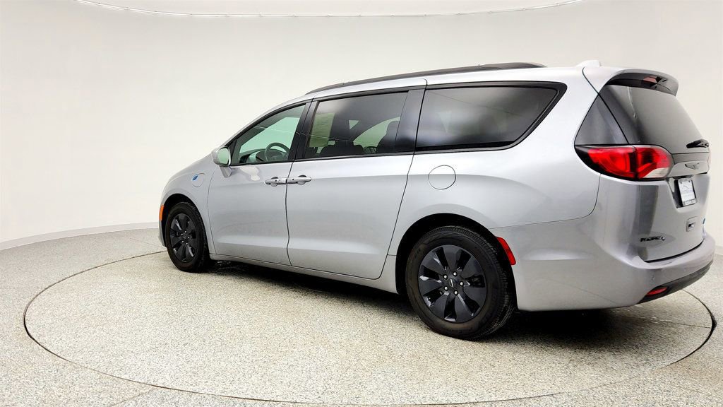 Used 2020 Chrysler Pacifica Touring-L w/ S Appearance Package image 7