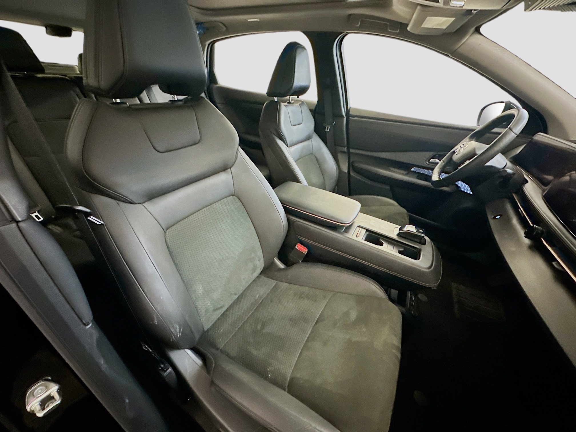 Used 2023 Nissan Ariya AWD image 34