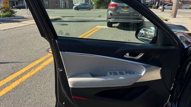 Used 2023 Genesis G70 2.0T image 27