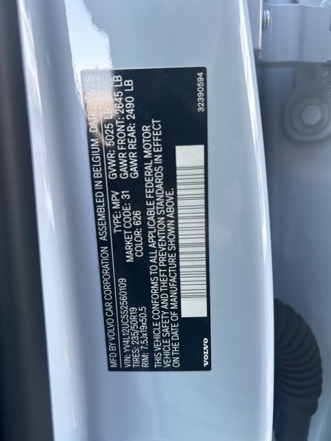 Certified 2025 Volvo XC40 B5 Plus image 26