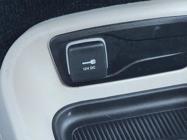Certified 2024 Chrysler Pacifica Select image 33