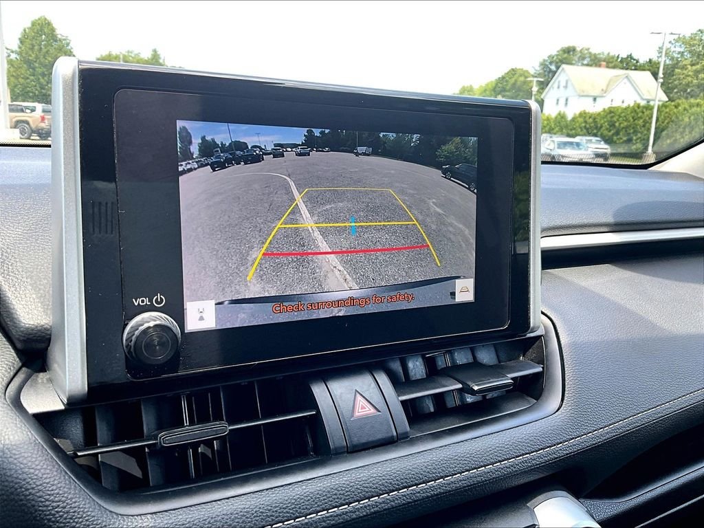 Used 2025 Toyota RAV4 XLE AWD/4WD image 19