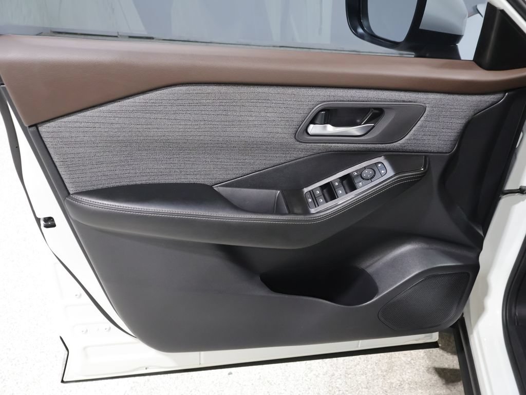 Used 2023 Nissan Rogue SV AWD/4WD image 11