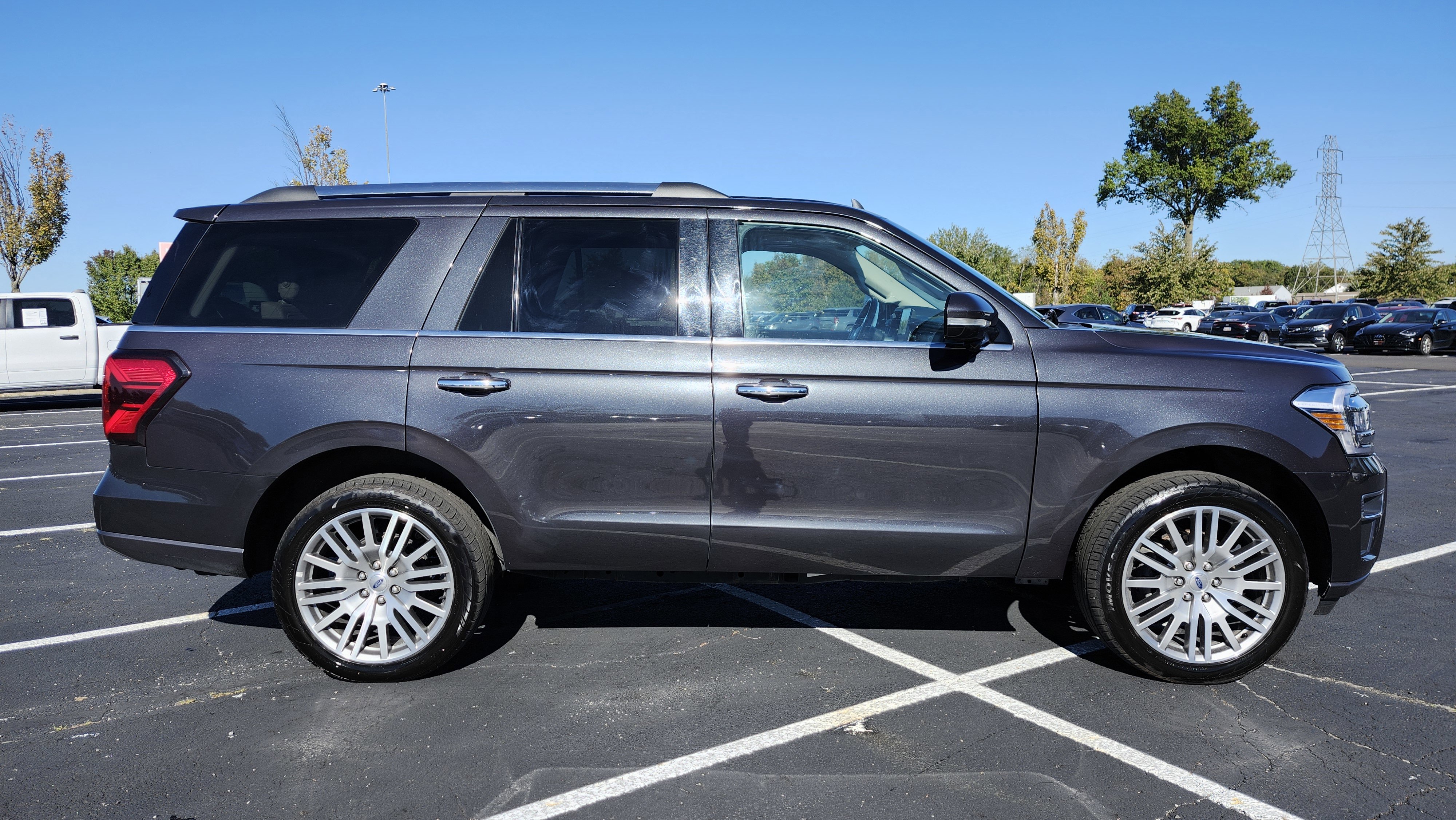 Used 2023 Ford Expedition Limited image 11