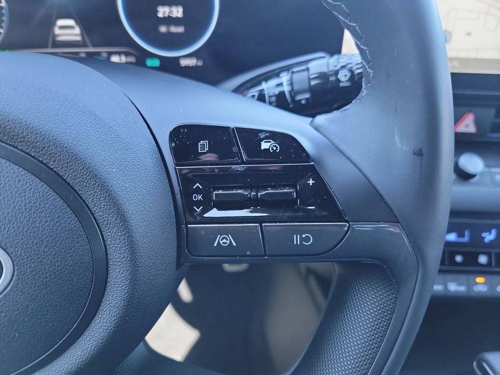 Certified 2025 Hyundai Elantra SEL image 21