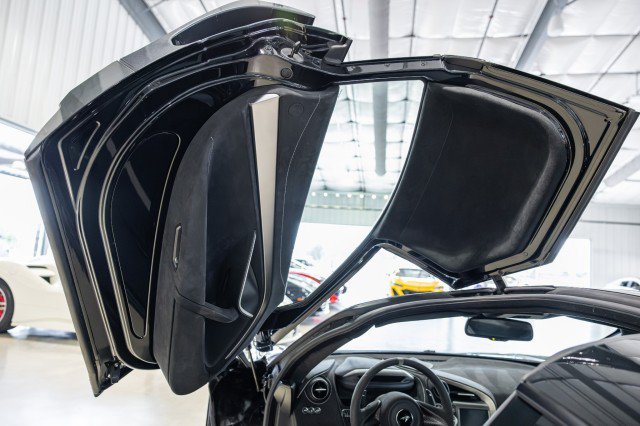 Used 2021 McLaren 720S Performance RWD image 32