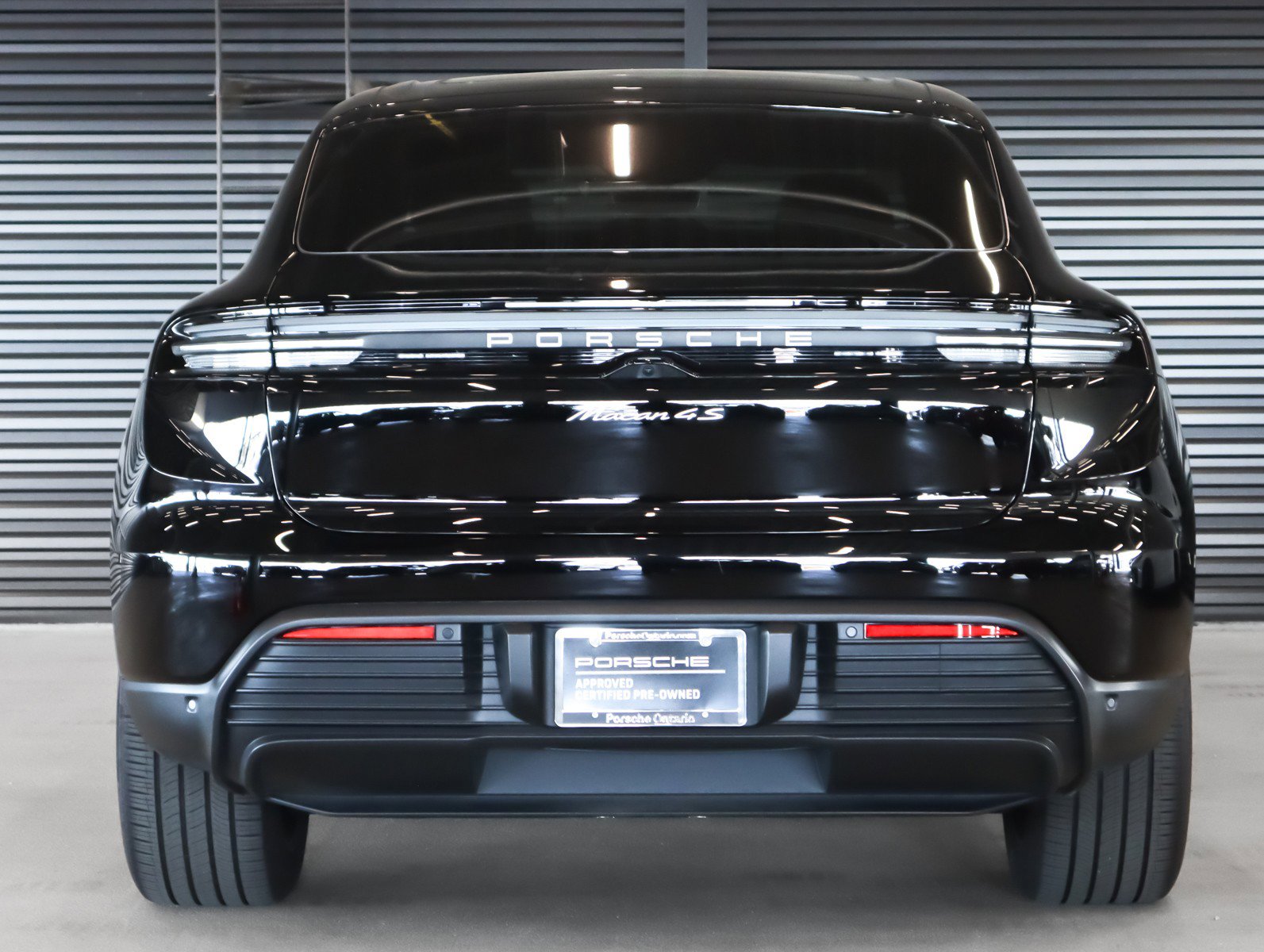 Certified 2025 Porsche Macan 4S Electric image 9