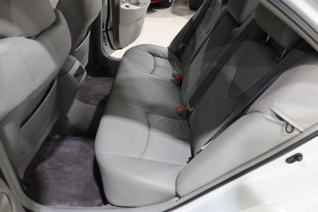 Used 2011 Toyota Camry SE w/ SE Extra-Value Pkg #1 FWD image 16