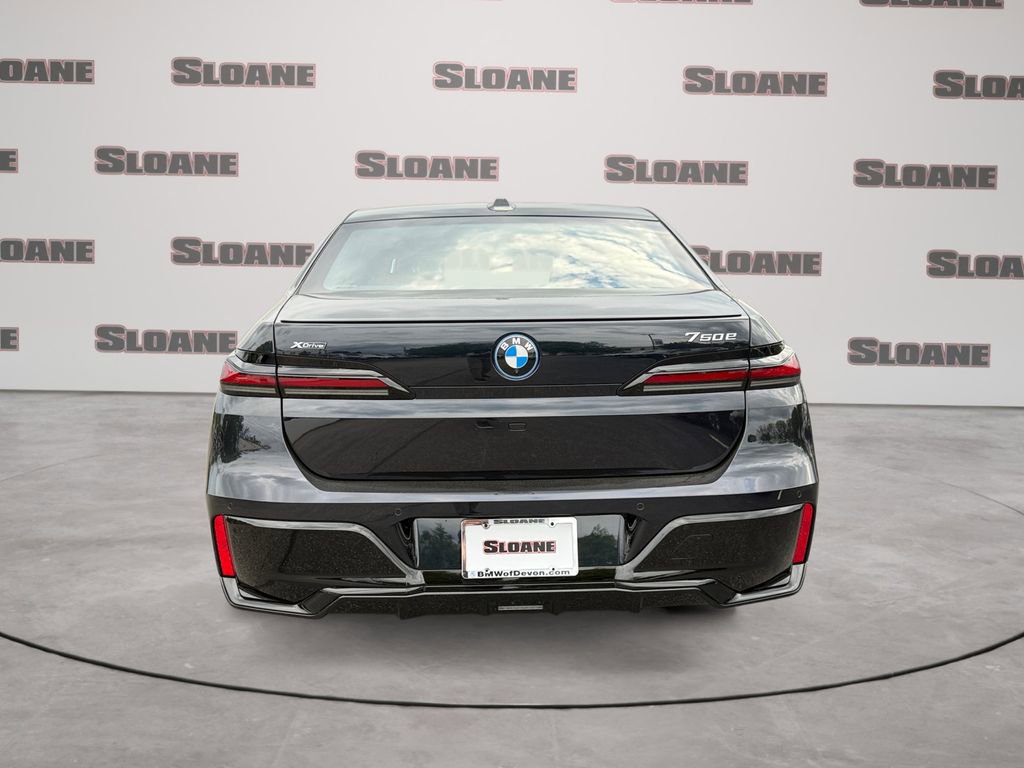 Certified 2026 BMW 750e xDrive AWD/4WD image 4