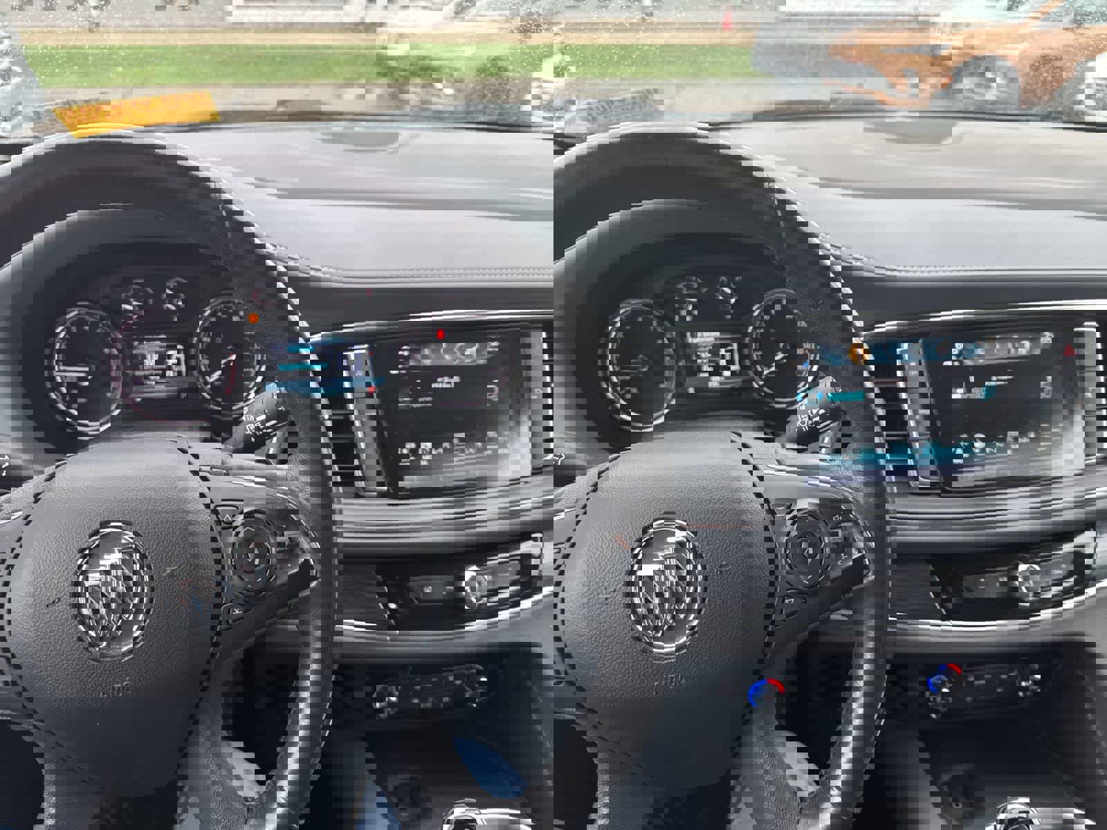 Used 2018 Buick Enclave Essence image 19