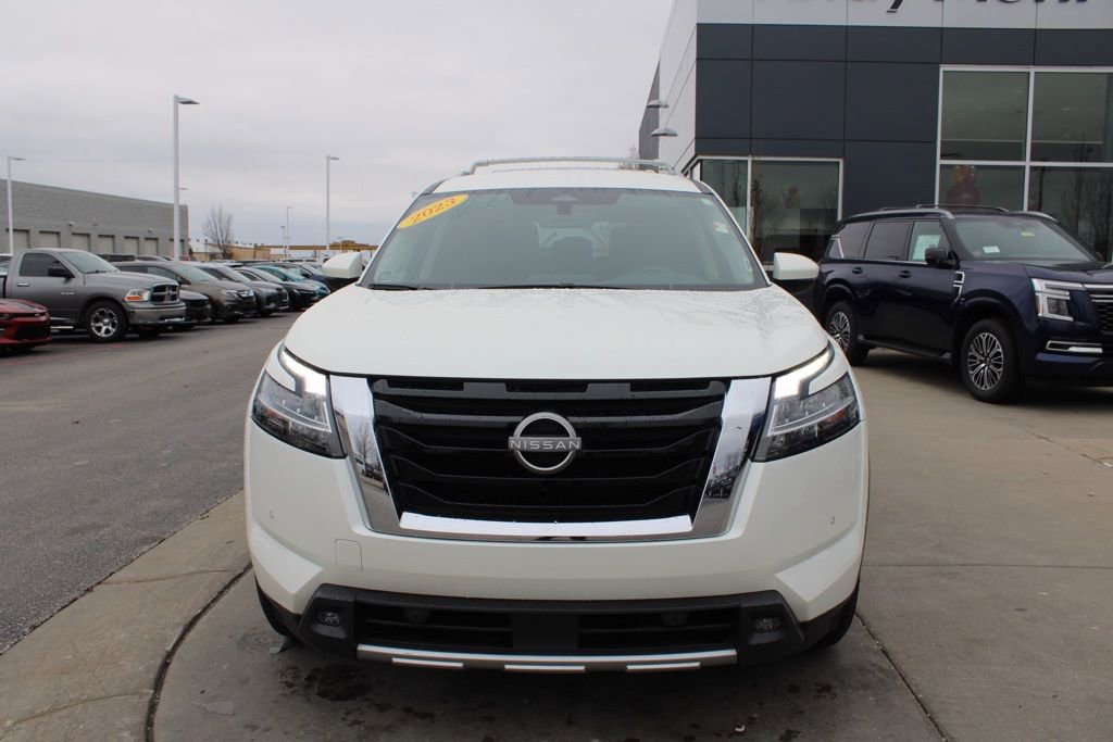 Certified 2023 Nissan Pathfinder SL image 2