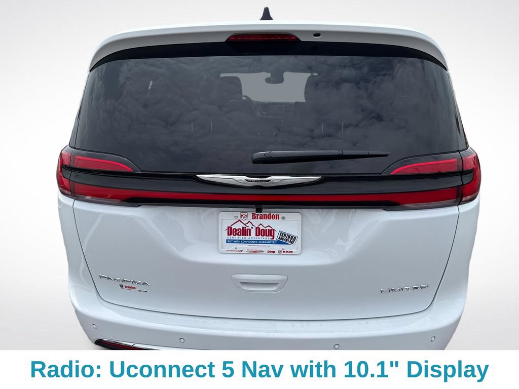 Used 2026 Chrysler Pacifica Limited FWD image 5