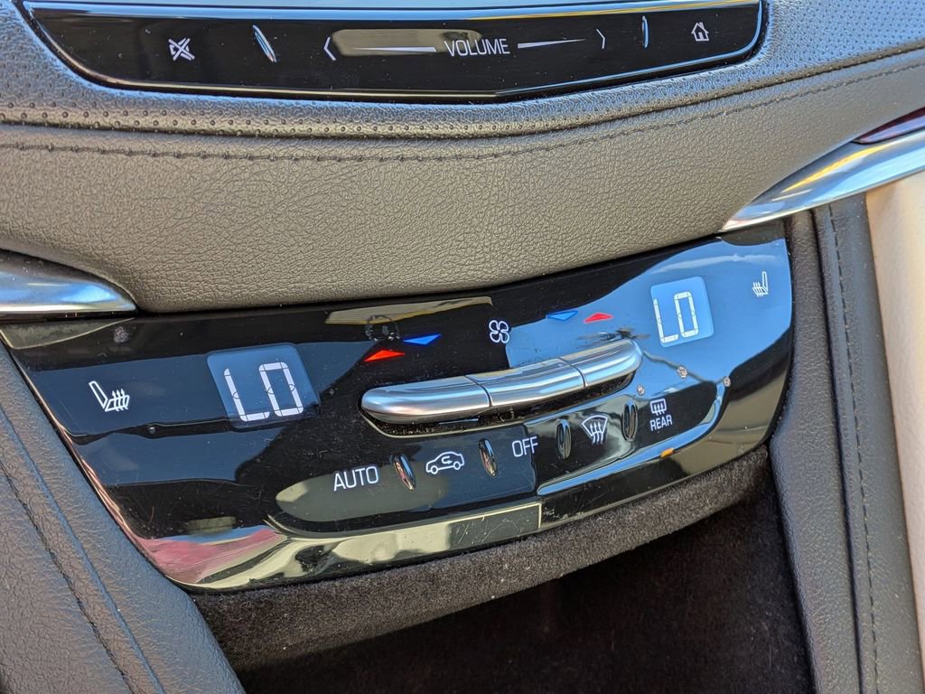 Used 2018 Cadillac XT5 Luxury w/ Driver Awareness Package AWD/4WD image 15