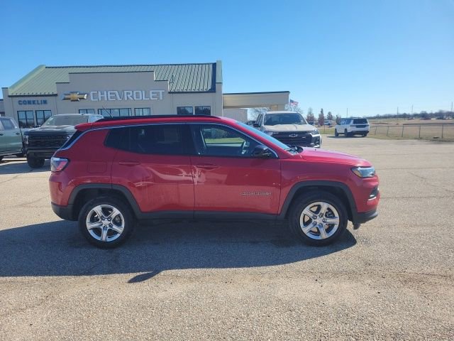 Used 2024 Jeep Compass Latitude image 19
