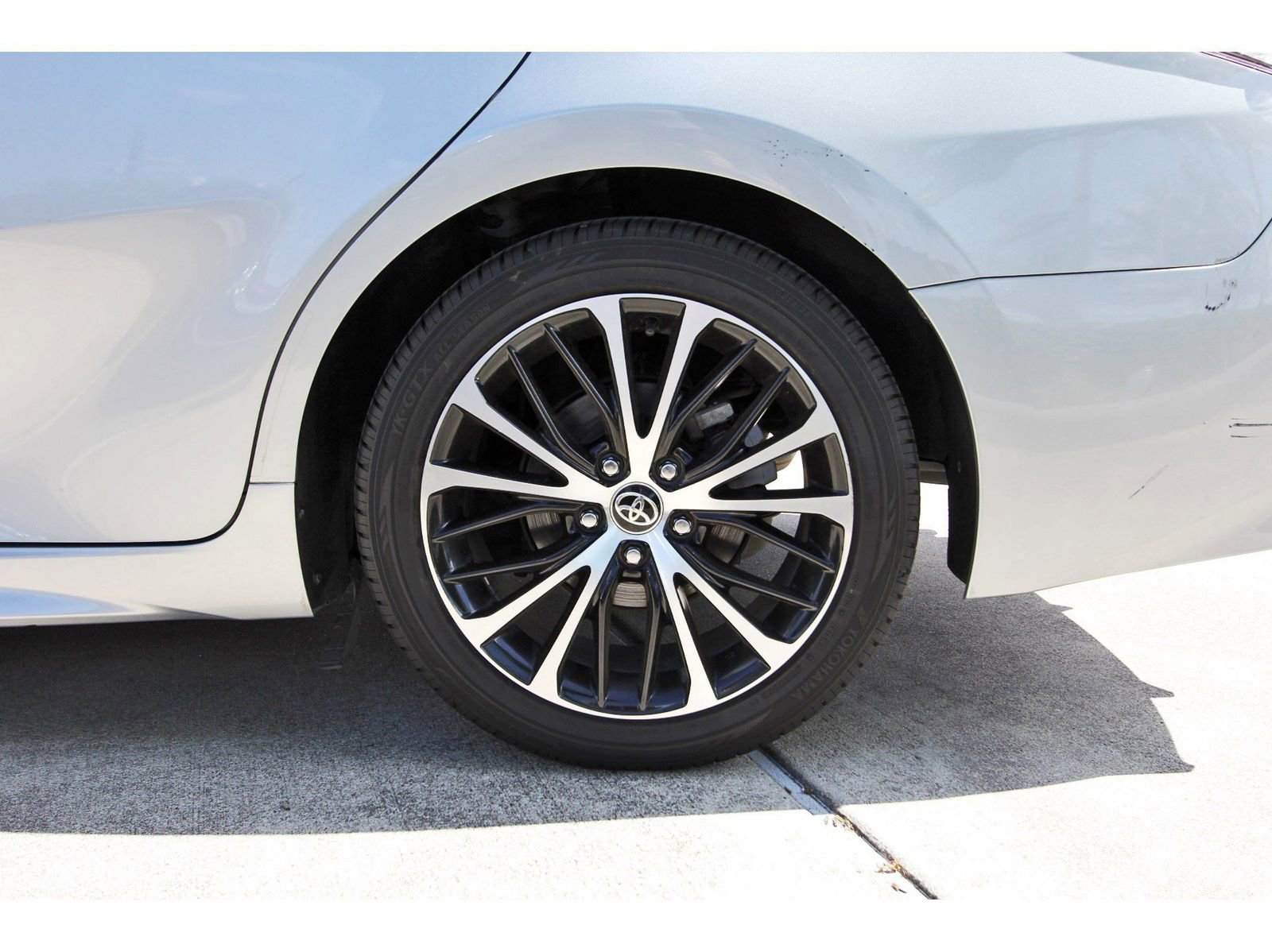 Used 2020 Toyota Camry SE image 30