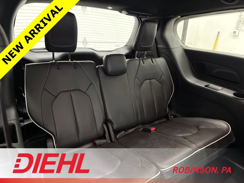 Used 2023 Chrysler Pacifica Limited w/ S Appearance Package image 11