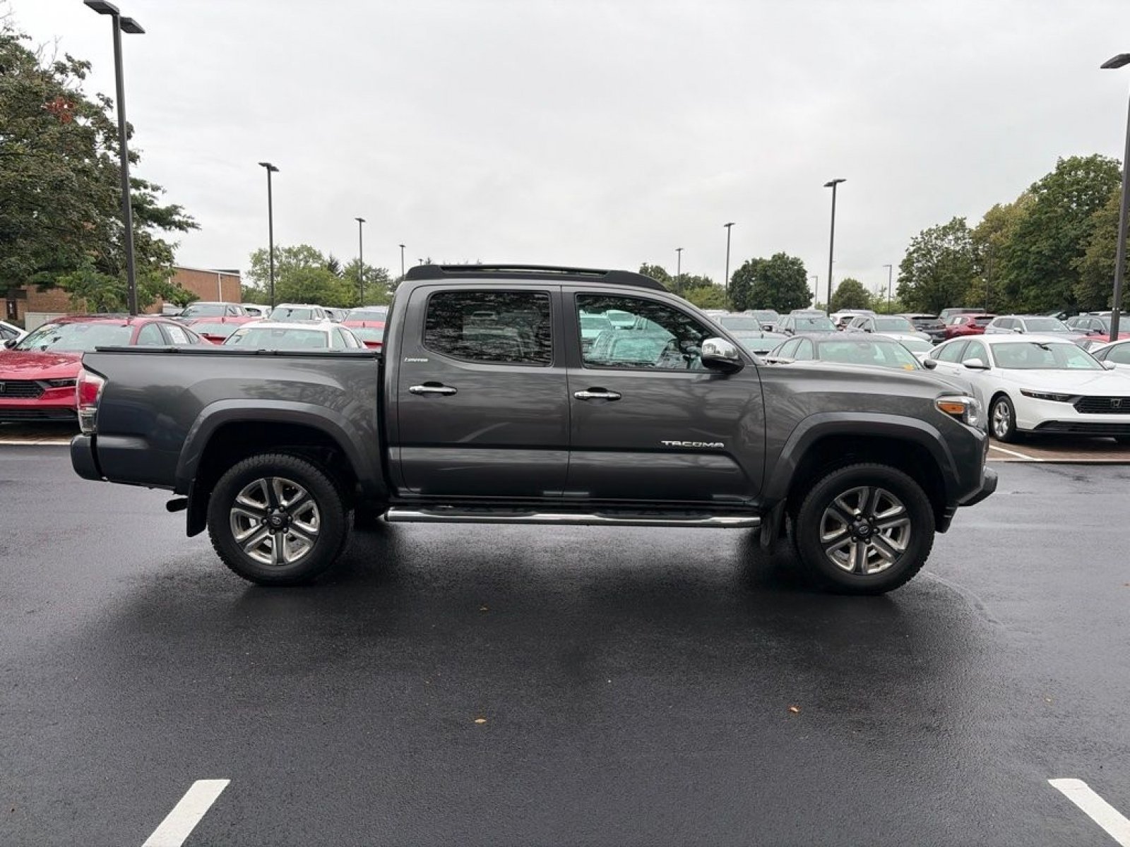 Used 2016 Toyota Tacoma Limited w/ Towing Package AWD/4WD image 5