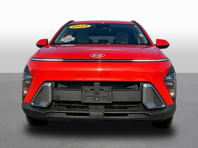 Used 2025 Hyundai Kona SEL FWD image 2
