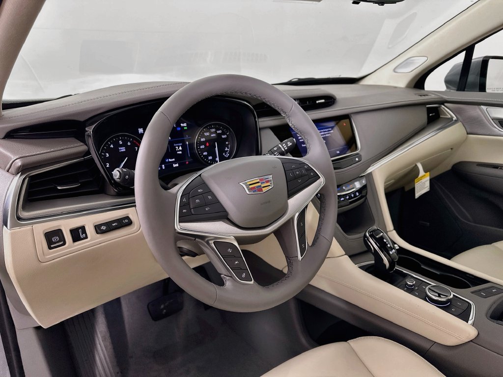 New 2026 Cadillac XT5 Premium Luxury w/ LPO, Floor Liner Package AWD/4WD image 9