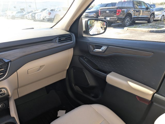 Used 2020 Ford Escape Titanium image 16